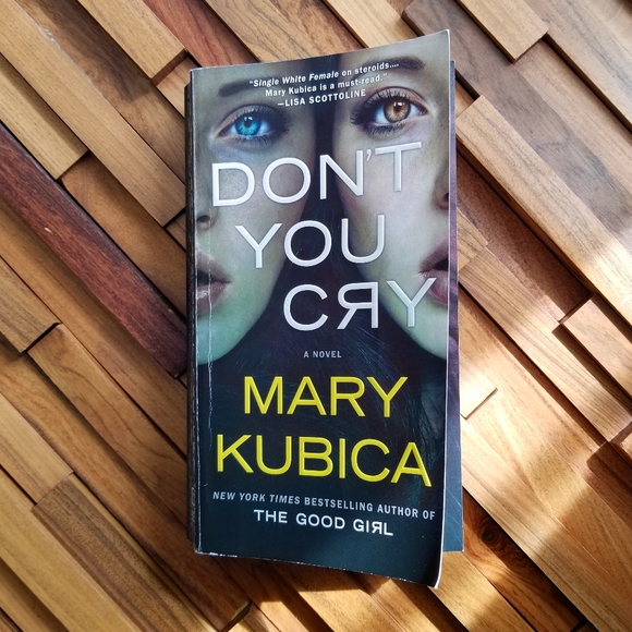 Book 😍 4 for $22 | Novel "Don't You Cry" Mary Kubica - Picture 2 of 7